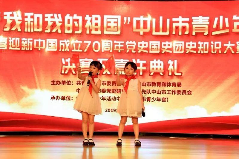 凌晨工厂门口挤满了大学生寒假工，谁说零零后这一代不能吃苦